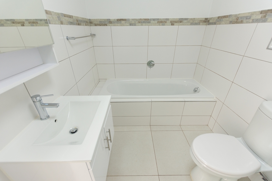 2 Bedroom Property for Sale in Middedorp Western Cape
